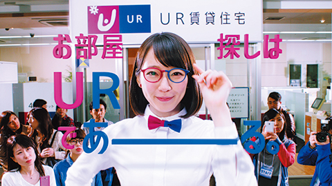 俳優の吉岡里帆さんを起用し、コーポレートカラーを意識したTV-CM