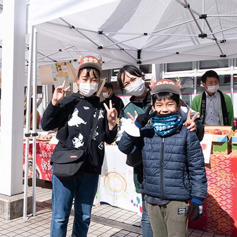 団地の広場で遊びやショッピングを楽しもう！みんなの笑顔があふれた「STAY HIKARIGAOKA」イメージ画像