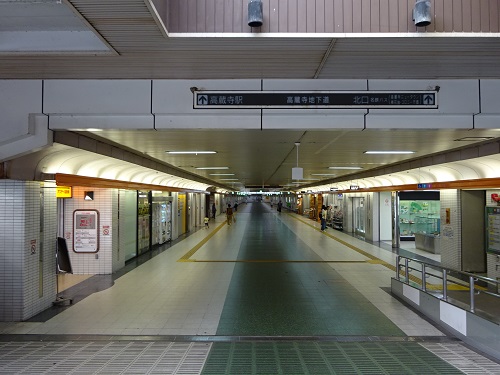 普段の高蔵寺駅地下道の写真