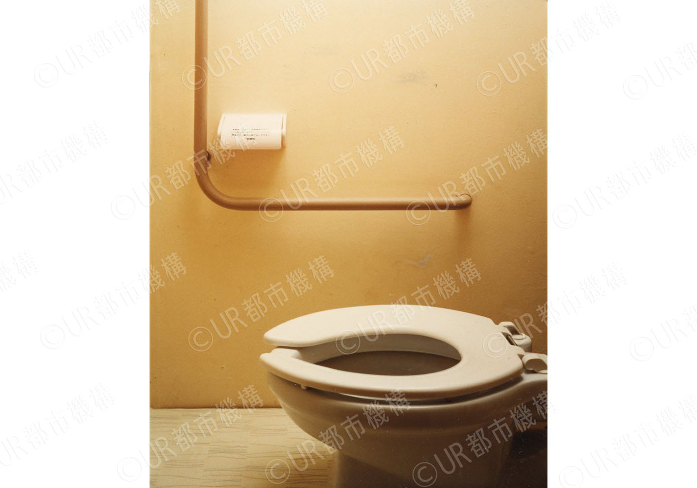 既存住宅における高齢者対策（トイレの手摺）