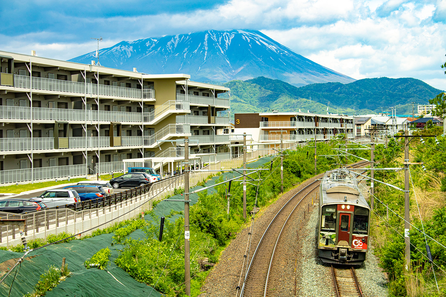 岩手山がみえる新しい住まいと各地を結ぶ列車