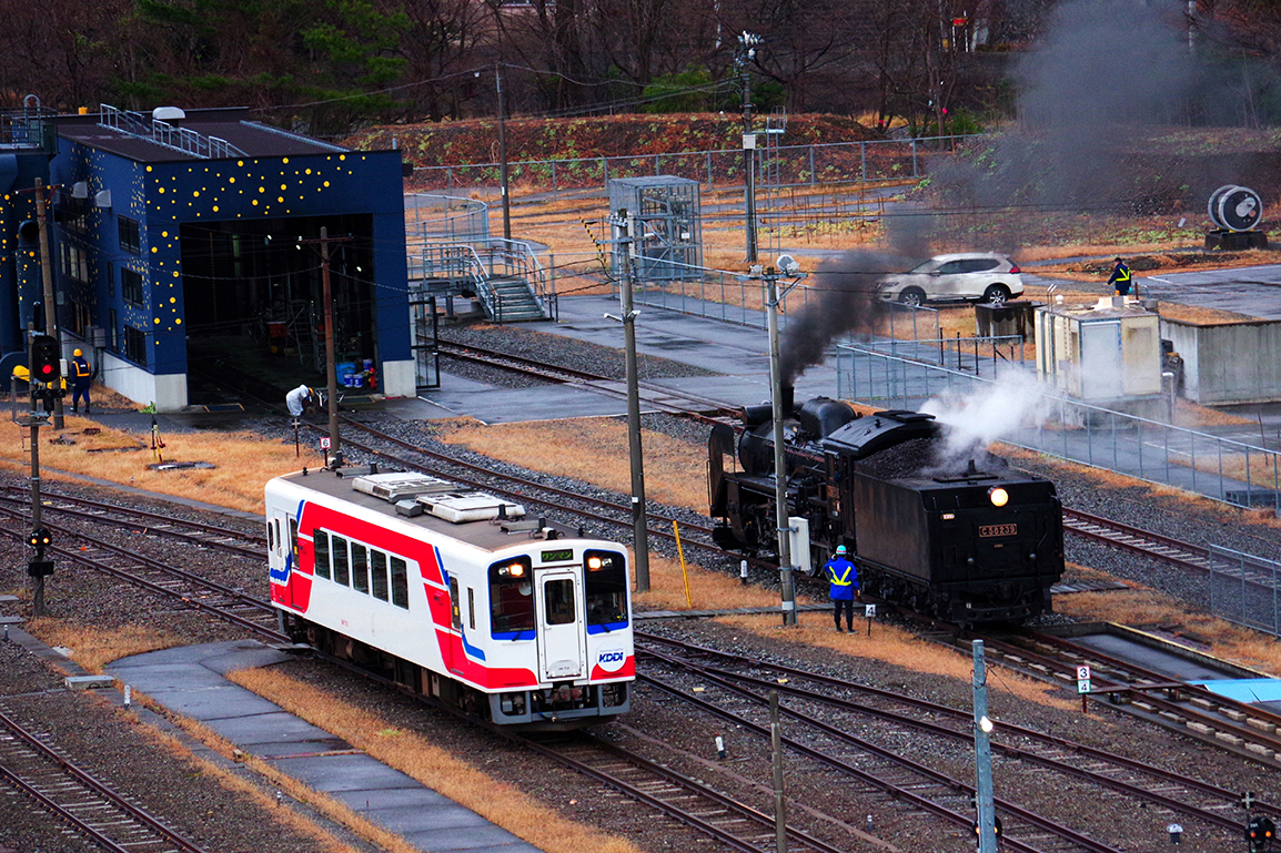 岩手山がみえる新しい住まいと各地を結ぶ列車