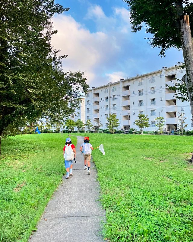 虫取り網を携えて