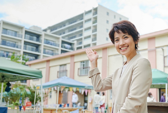 キャスター榎戸敦子さんの写真(外部ページへリンク。別ウィンドウで開きます)(別ウィンドウで開きます)