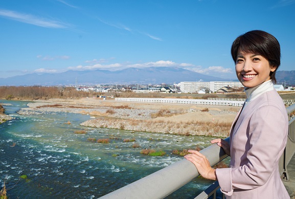 キャスター榎戸敦子さんの写真(外部ページへリンク。別ウィンドウで開きます)(別ウィンドウで開きます)