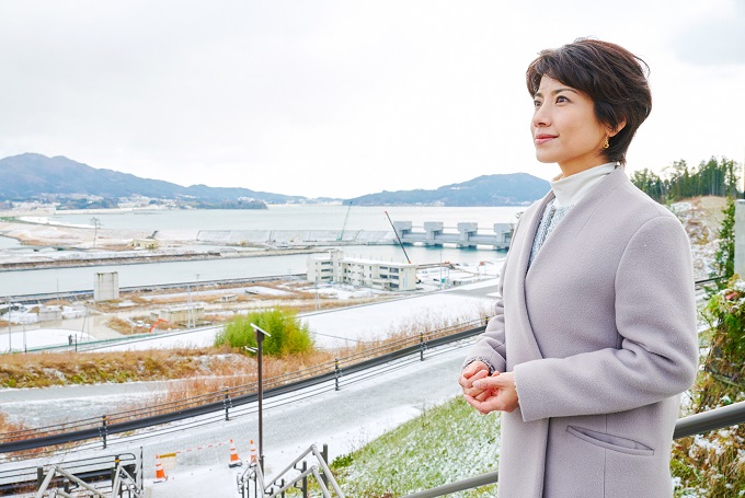 キャスター榎戸敦子さんの写真(外部ページへリンク。別ウィンドウで開きます)(別ウィンドウで開きます)