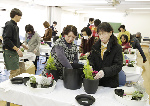 UR都市機構が主催して行われた冬の寄せ植え教室