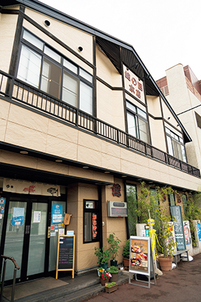 寿司屋で味わう瓶ドン 蛇の目本店の写真