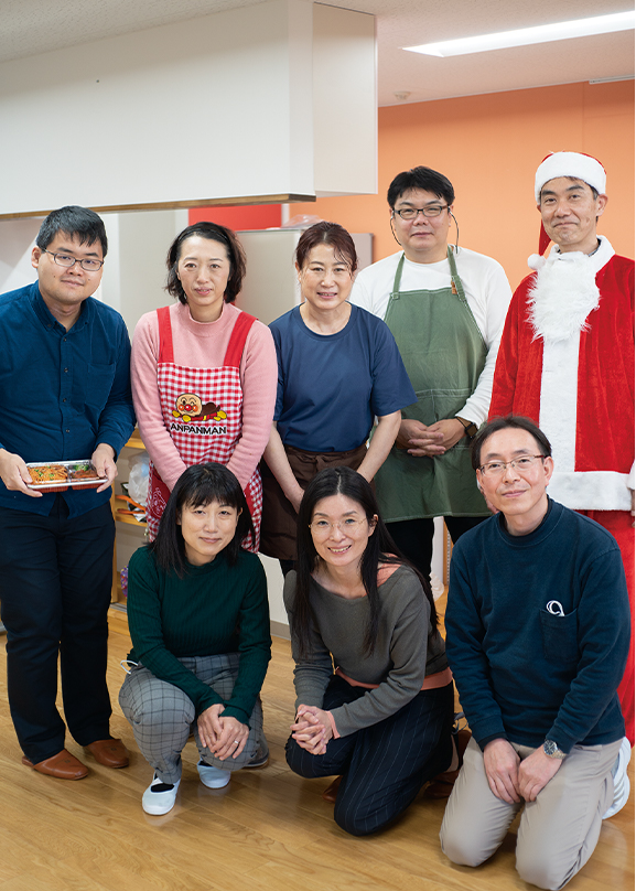12月の「あそび場」と「世界料理厨房」を運営したメンバーの画像
