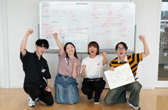 発表を終えてポーズと取っている写真(1)