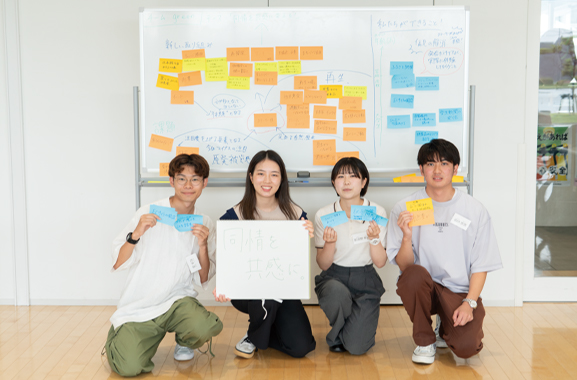 発表を終えてポーズと取っている写真(5)