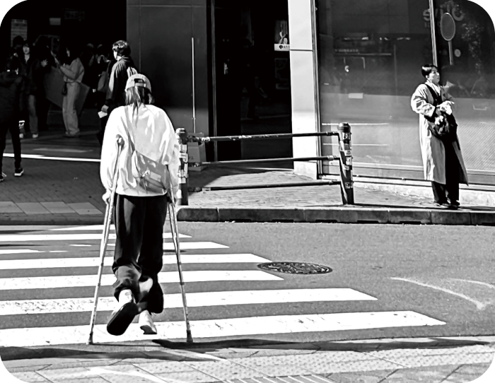 けがをした女性の写真