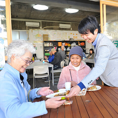 団地に月１回現れるカフェ。実は大学の研究拠点なんです！イメージ画像