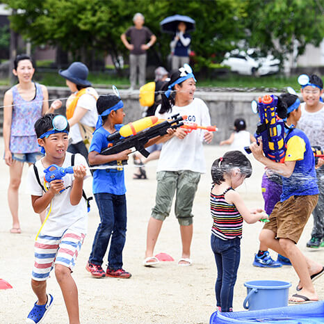 団地で水かけ祭り!?大学と一緒につくる夏の思い出イメージ画像