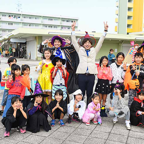 若手お笑い芸人・ロングアイランドの団地イベント体験！ハロウィンパーティー編イメージ画像