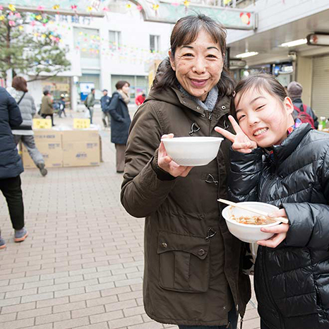 50年愛されてきた団地をさらに魅力的に！温かい食べ物と迫力のパフォーマンス。商店街が仕掛ける新春初祭りイメージ画像