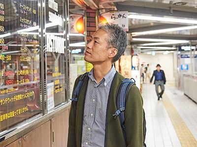 高岡伸一さん 写真