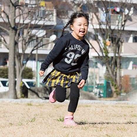 パークマイスターが考案！子どもの運動能力を伸ばす「団地エクササイズ」③～ビーチフラッグ～イメージ画像