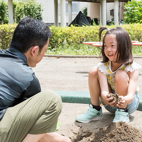 パークマイスターが考案！子どもの運動能力を伸ばす「団地エクササイズ」⑤～砂場で砂掘り～イメージ画像