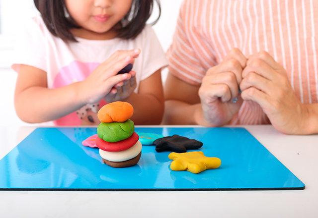 雨の日に楽しむ家遊びの種類 子どもの年齢で分けた選び方のポイント くらしのカレッジ ｕｒ賃貸住宅