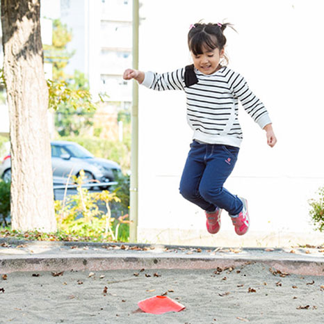 パークマイスターが考案！子どもの運動能力を伸ばす「団地エクササイズ」⑪～幅跳び大ジャンプ～イメージ画像