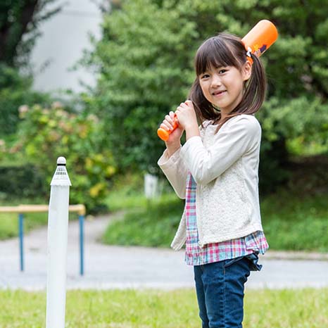 運動不足を解消！子どもも大人もできるエクササイズ⑨～ティーバッティング～イメージ画像