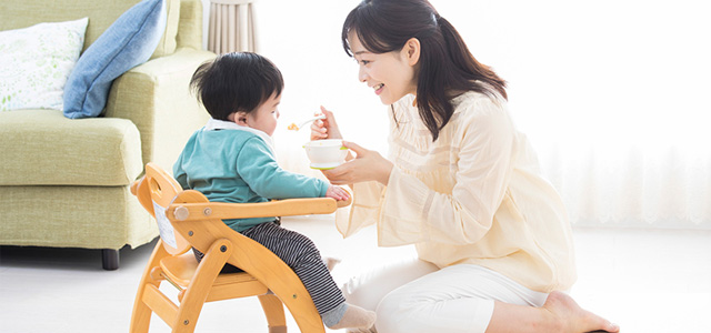 生後11カ月の赤ちゃんの離乳食の進め方。量や回数の目安と簡単おすすめレシピ３選を紹介イメージ画像