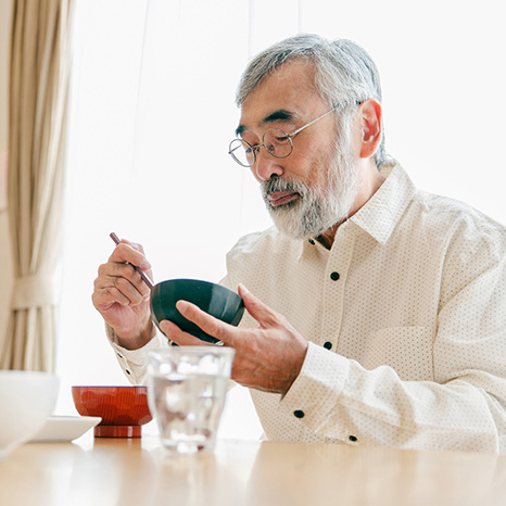 高齢の親の一人暮らしのリスクと対策を解説イメージ画像