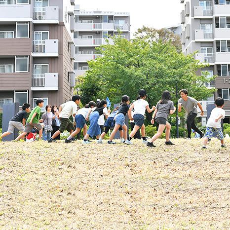 アスリートが直伝！団地の屋外で走り方のコツを学べる「走るのが大好き！になる教室」イメージ画像