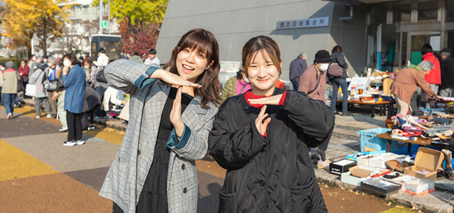 福岡のラジオDJ・岡部来亜さんも笑顔！団地で行われている地域福祉を学ぶ大学生による「CSW活動」って？イメージ画像