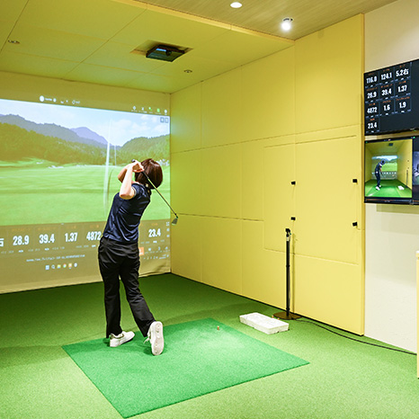 【団地のお店】最高精度のシミュレーターを使って自分のペースで上達!「晴海アイランド トリトンスクエアビュープラザ」で見つけたお店「トリトンゴルフスタジオ晴海」イメージ画像