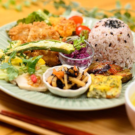 【団地のグルメ】地元野菜を使ったメニューで交流の輪が広がる！「コンフォール藤沢」で見つけたおいしいお店「パチャmama」イメージ画像