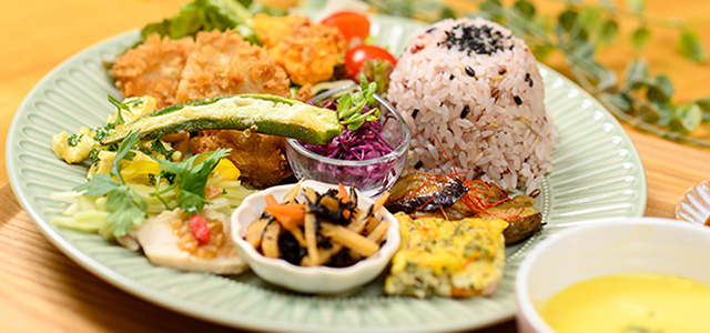 【団地のグルメ】地元野菜を使ったメニューで交流の輪が広がる！「コンフォール藤沢」で見つけたおいしいお店「パチャmama」イメージ画像