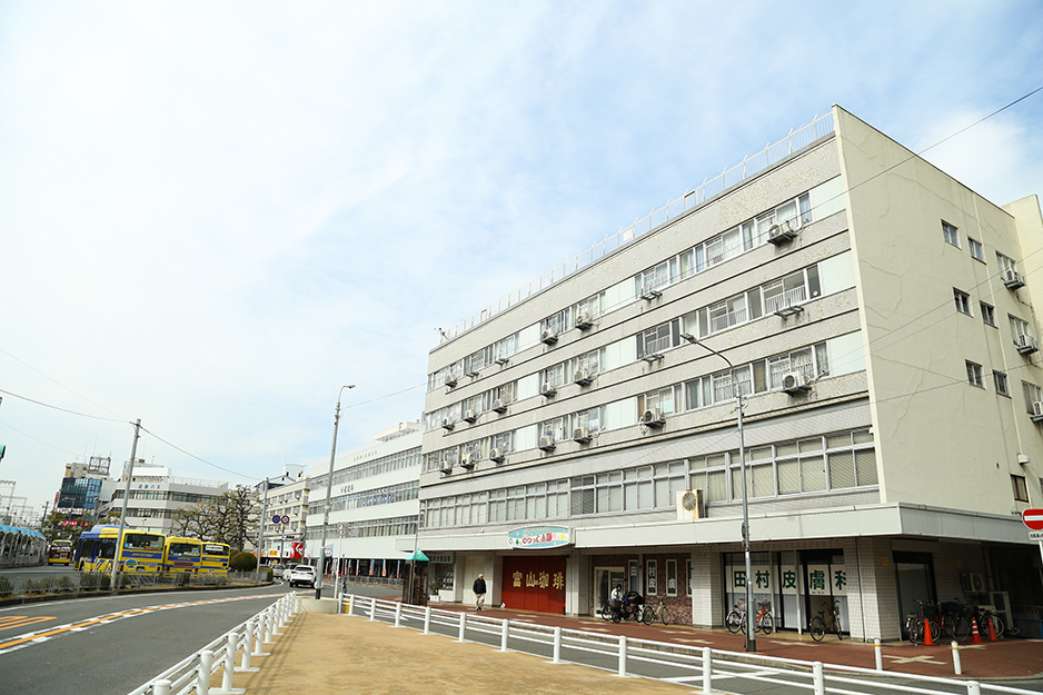 「小阪駅前」外観