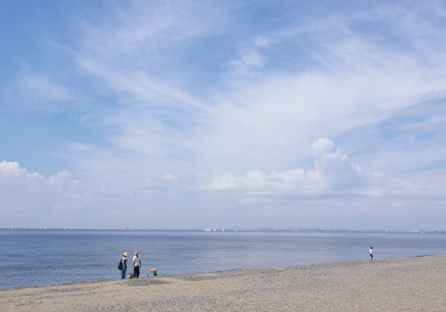 天気の良い日には、東京湾の向こうに富士山や海ほたる、スカイツリーが