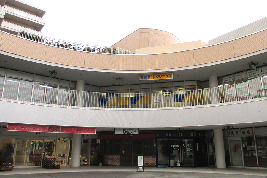 駅前ショッピングセンターに直結した、利便性の高いマンションです