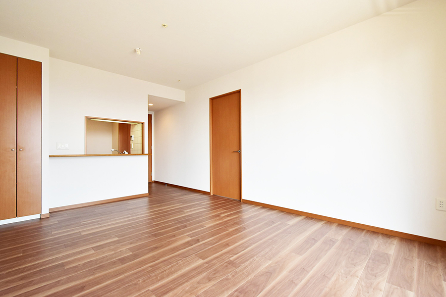 部屋の一例。住み心地がよい、ひろびろとしたリビング