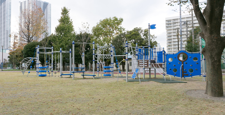 遊具がある「黎明橋公園」も隣接