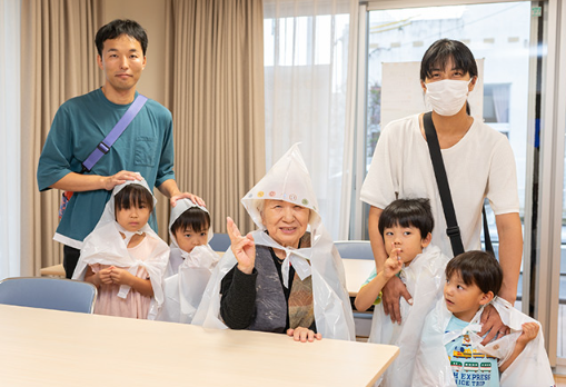 多世代が仲良く映っている写真