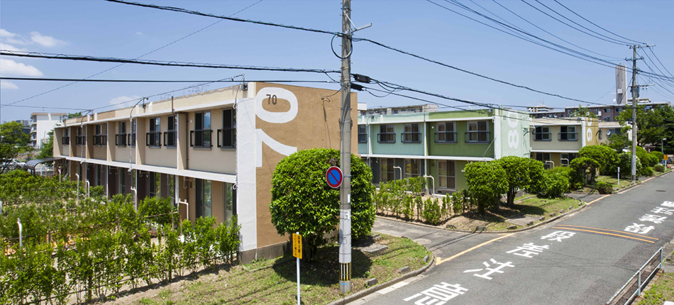 道路から見た城野団地