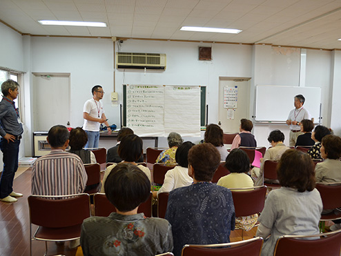 第十回茶話会 （これから茶話会 緑のカーテン〜摘芯編〜）説明をきく参加者、座学