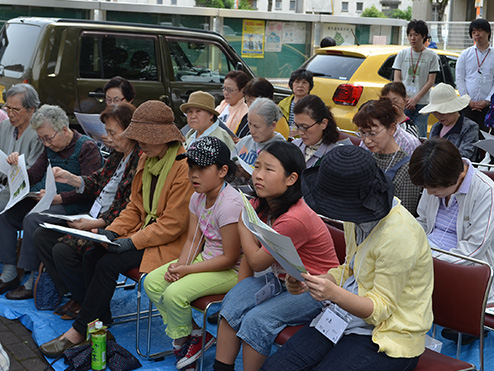 第九回茶話会 （これから茶話会 緑のカーテン〜植付編〜）説明をきく参加者