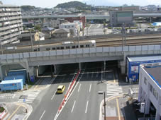 [写真]名島千早線（鉄道高架橋と国道パイパス高架橋）