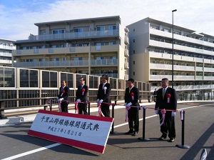 写真：テープカット