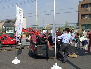 写真：工事車両