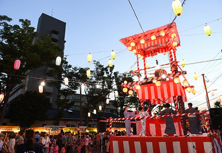 夏祭りのおみこしの写真