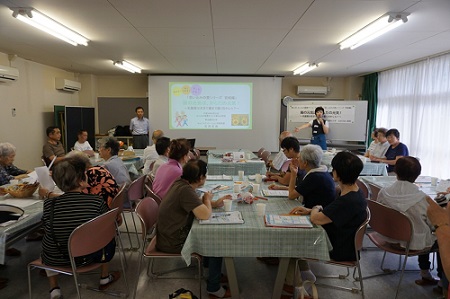 明治薬科大学石井教授のミニ講座を受講する参加者の写真
