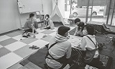 こたつで団欒。会話も弾みコミュニティ作りには最適。