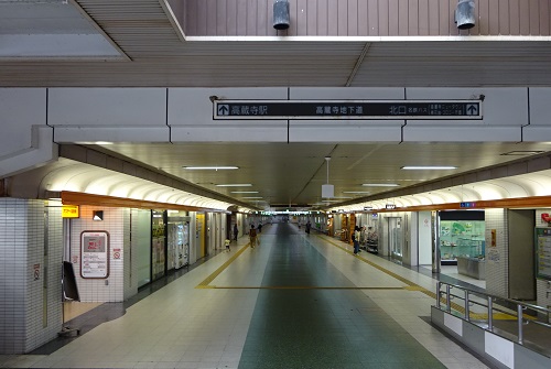 普段の高蔵寺駅地下道の写真