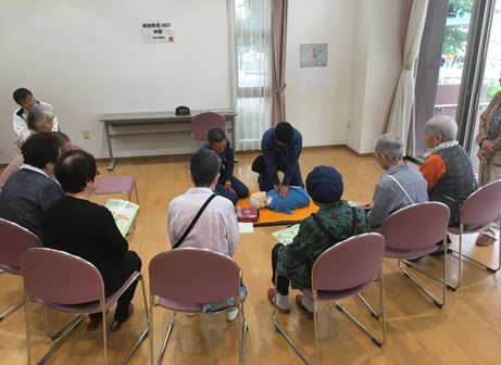 東村山消防署による応急救護訓練（AED）の写真